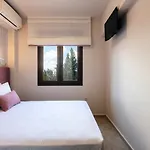 Golden Hill فيلة