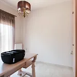 Golden Hill خانيا
