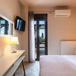Golden Hill فيلة *