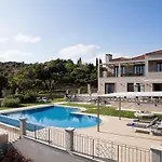 فيلة Golden Hill خانيا