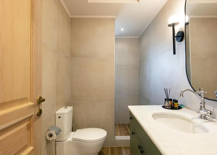 Golden Hill * Hriszí Aktí Haniá